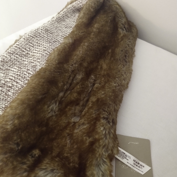🎀SALE🎀 🆕Anthropologie🌷Faux Fur Scarf - Picture 7 of 15